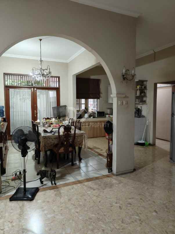 dijual rumah di boulevard villa melati mas