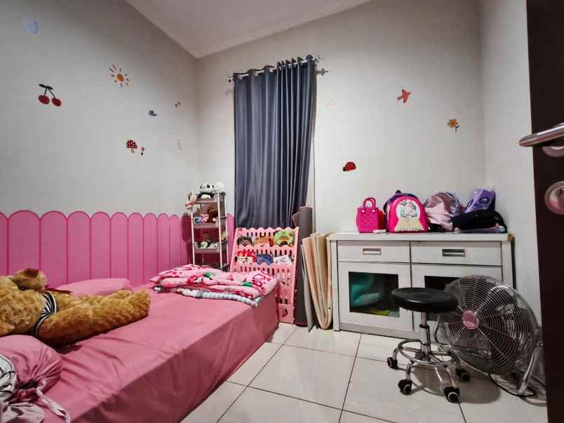 dijual rumah di burgundy summarecon bekasi