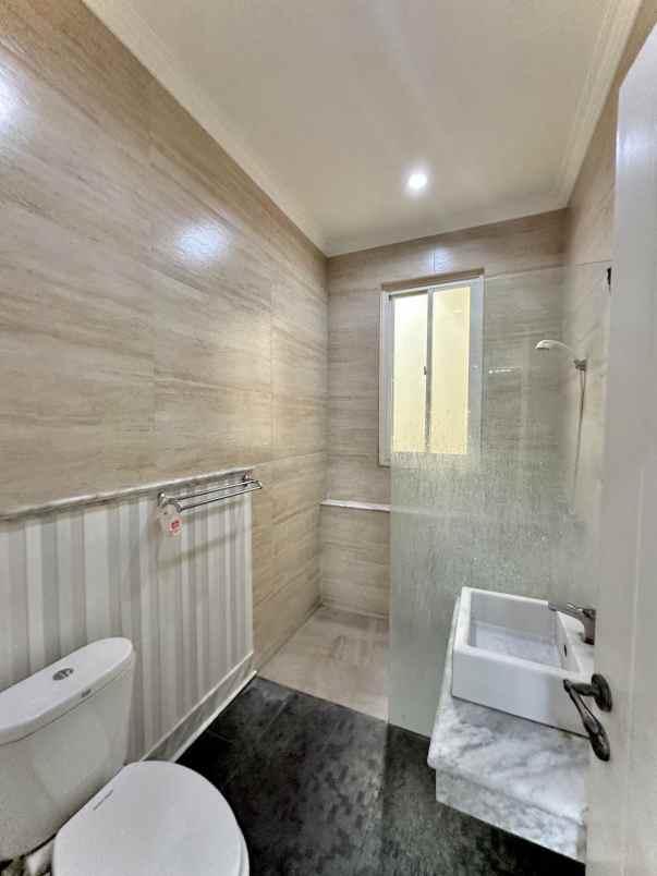 dijual rumah di dharmahusada megah permai