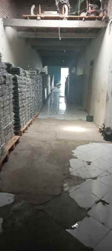 dijual rumah di woltermongensidi semarang