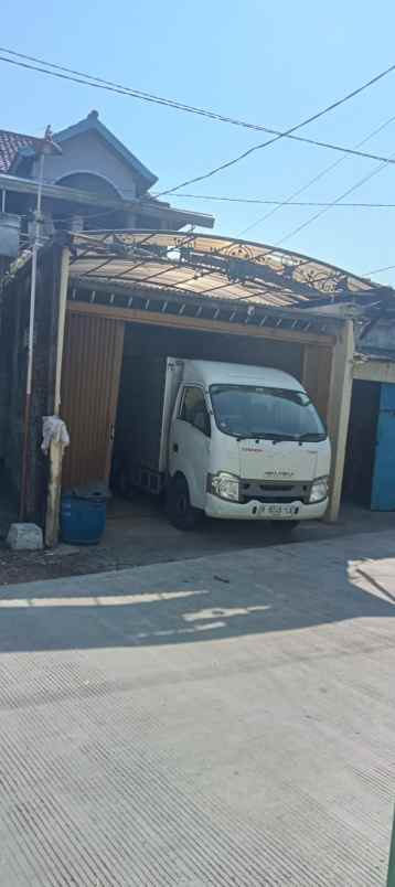 dijual rumah di woltermongensidi semarang