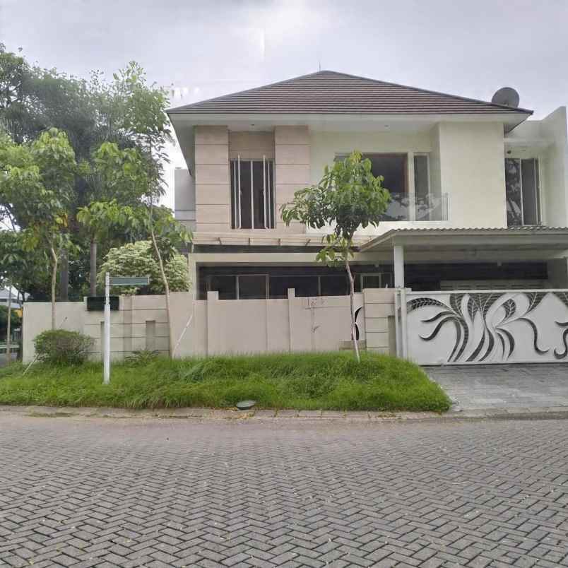 dijual rumah di woodland citraland dekat pakuwon mall