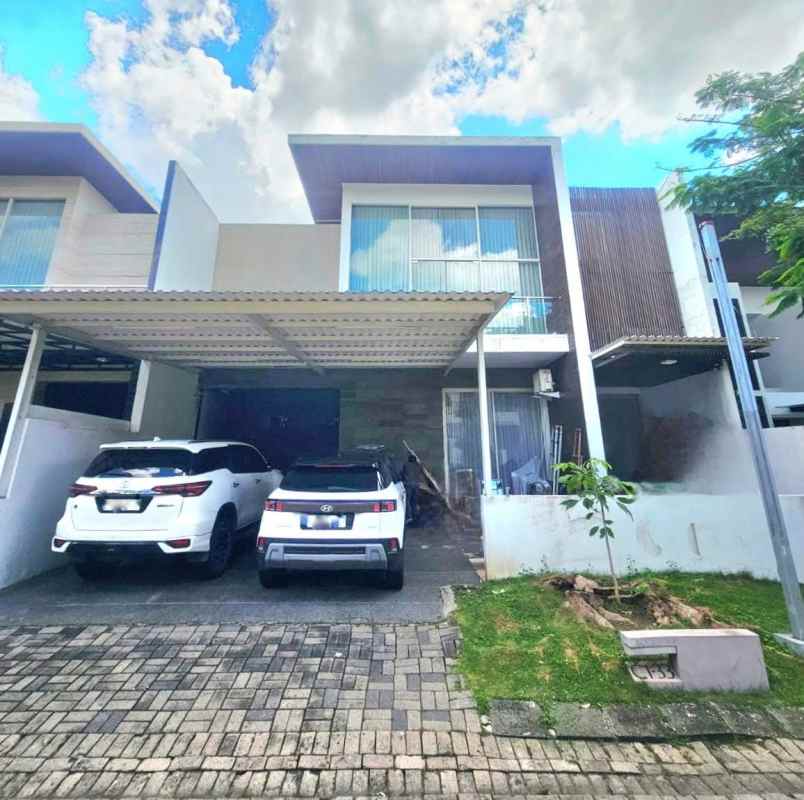 dijual rumah dian istana wiyung
