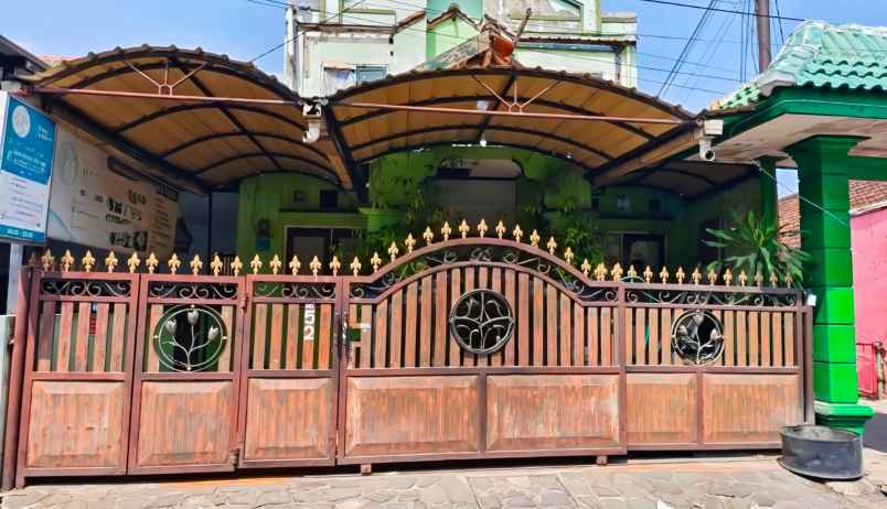 dijual rumah dukuh menanggal gayungan