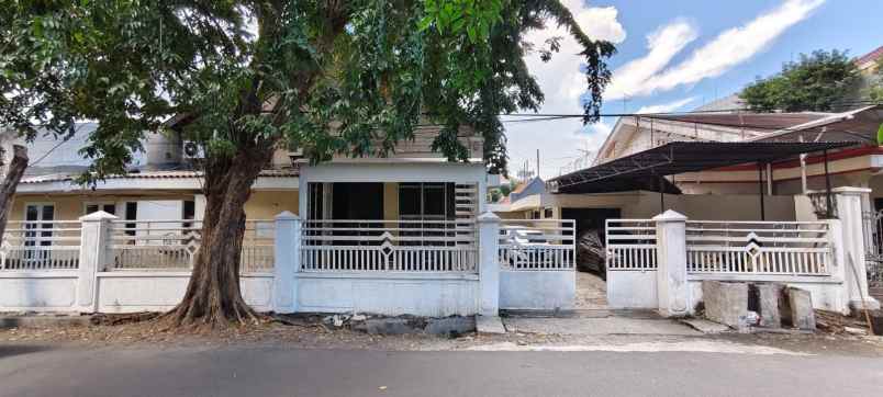 dijual rumah embong