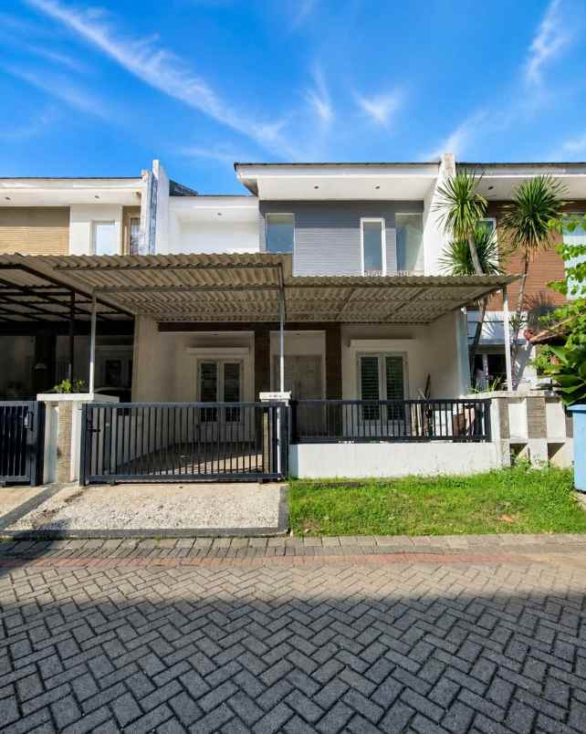 dijual rumah florence pakuwon city
