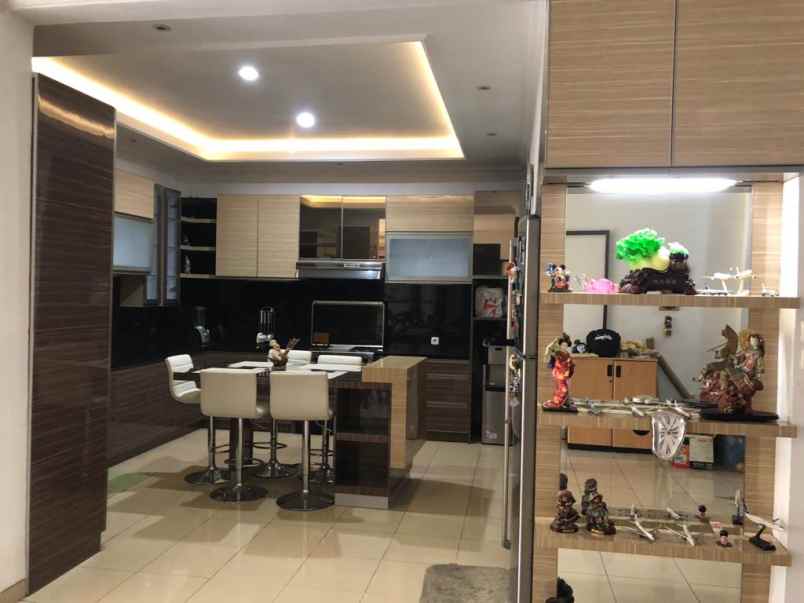 dijual rumah giriloka