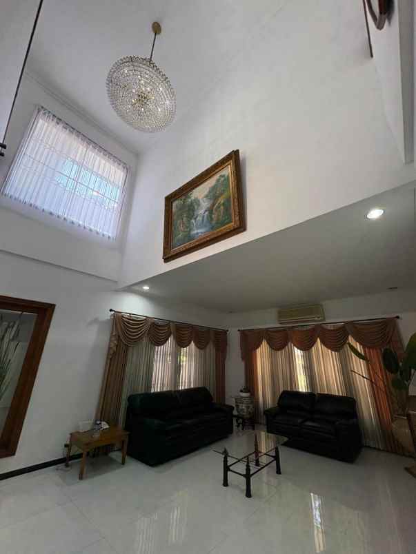 dijual rumah graha famili