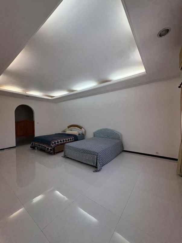 dijual rumah graha famili