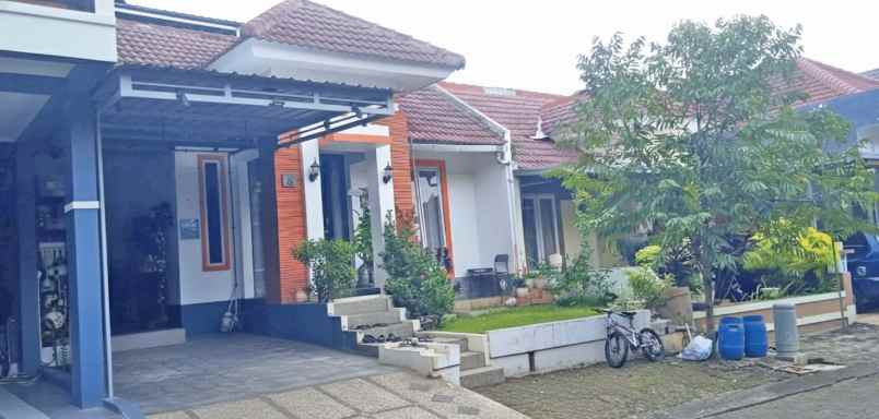 dijual rumah graha taman bunga komplek bsb