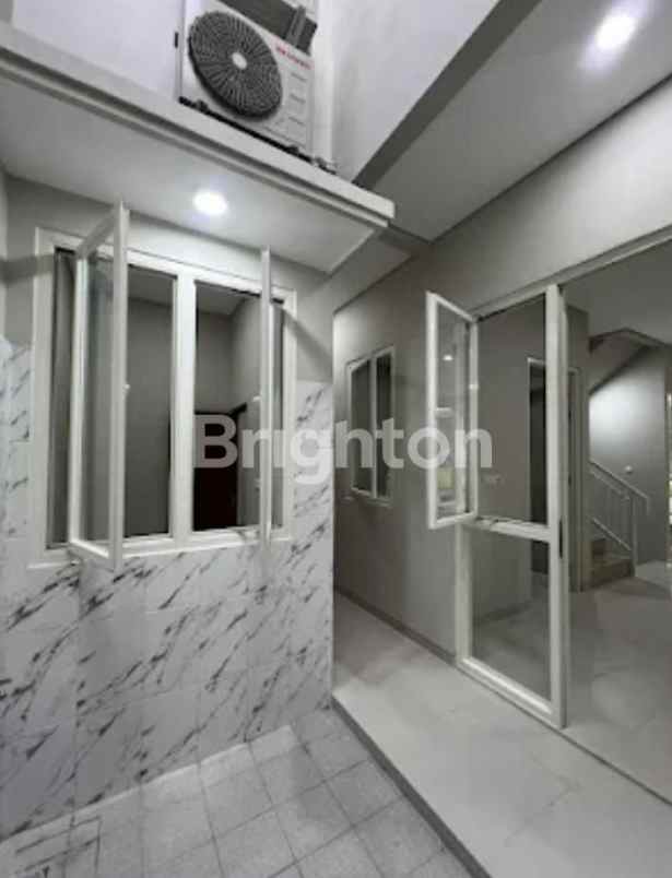 dijual rumah grand pakuwon