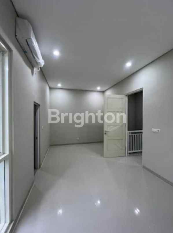 dijual rumah grand pakuwon