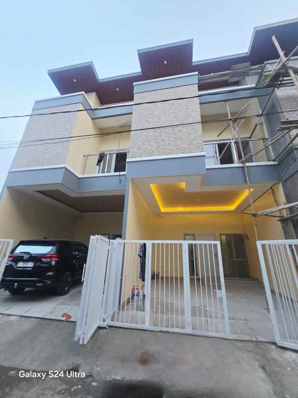 dijual rumah harapan indah