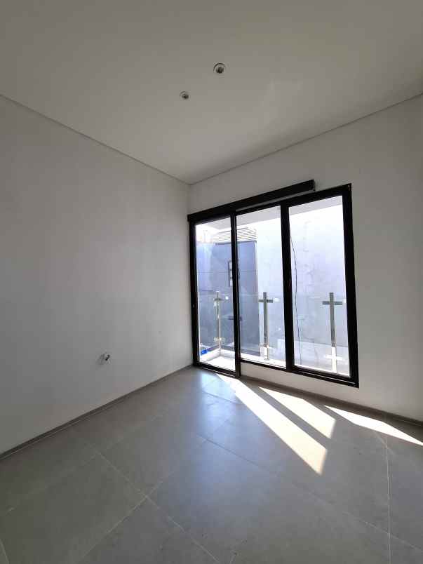 dijual rumah jagakarsa view danau