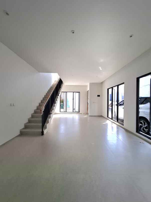 dijual rumah jagakarsa view danau