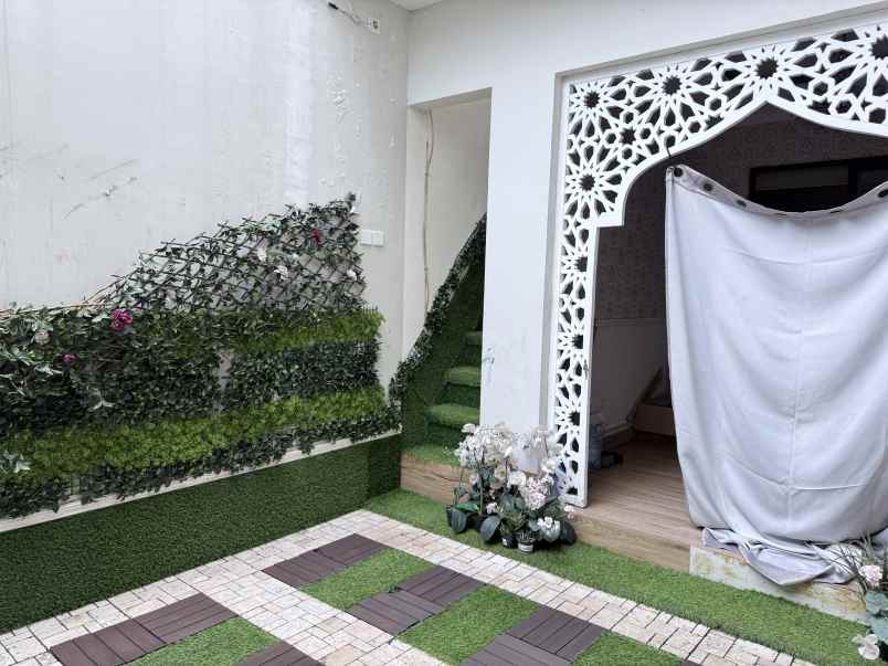dijual rumah jakarta garden city
