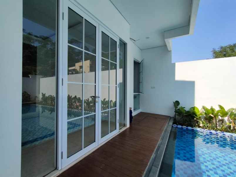 dijual rumah jalan danau maninjau no 38