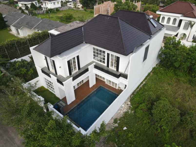 dijual rumah jalan danau maninjau no 38