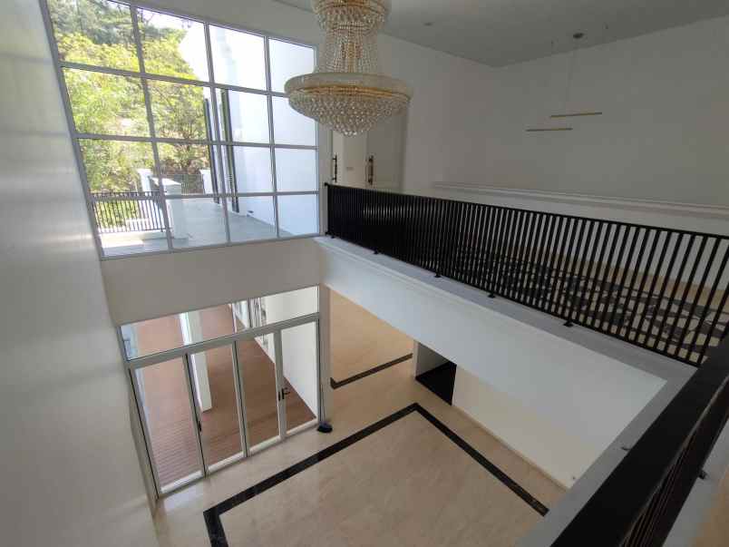 dijual rumah jalan danau maninjau no 38