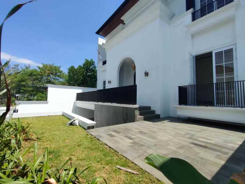 dijual rumah jalan danau maninjau no 38