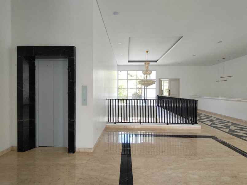 dijual rumah jalan danau maninjau no 38