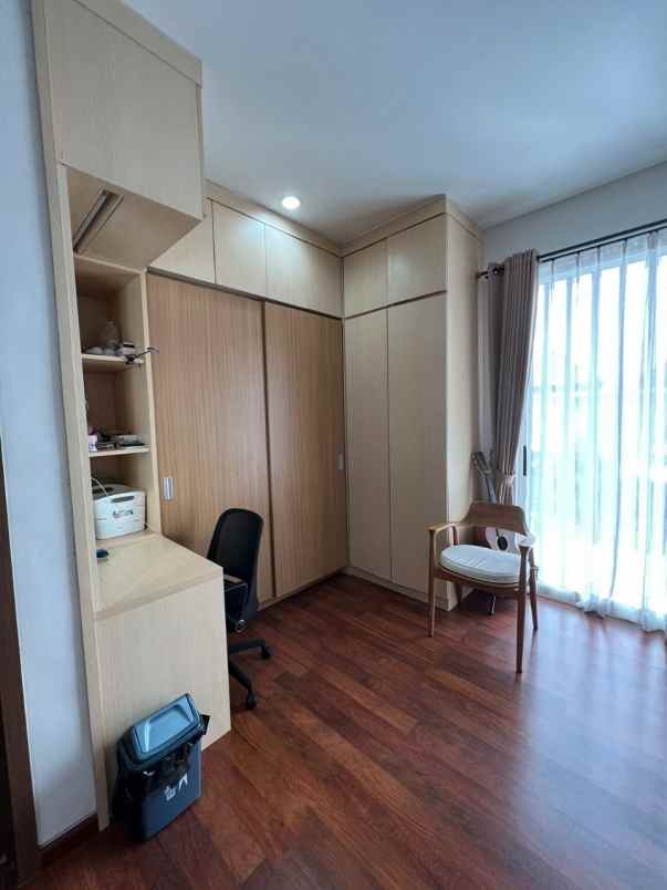 dijual rumah jalan graha natura
