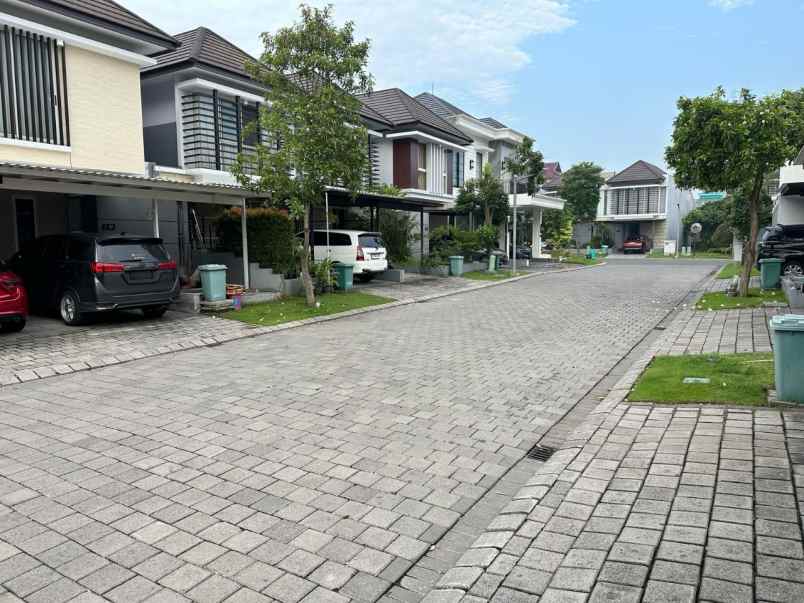 dijual rumah jalan graha natura