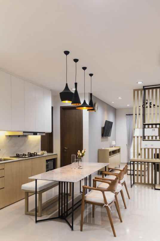 dijual rumah jalan graha natura