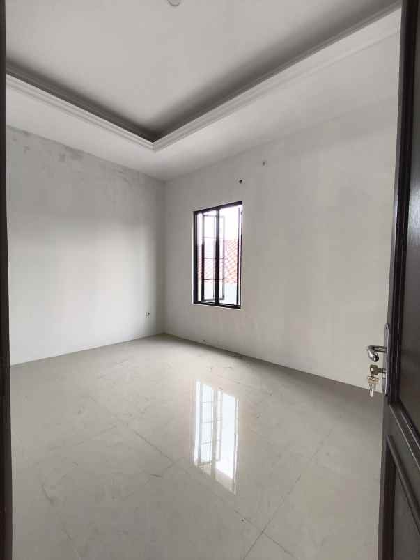 dijual rumah jalan h kochen cilodong