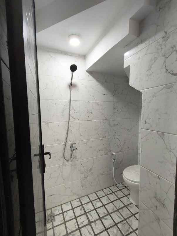 dijual rumah jalan h kochen cilodong