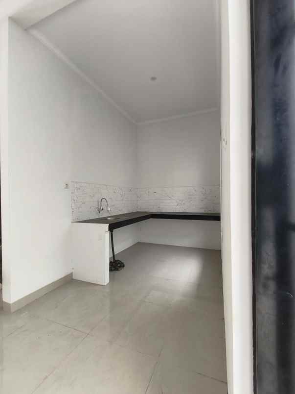 dijual rumah jalan h kochen cilodong