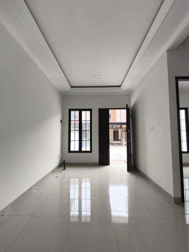 dijual rumah jalan h kochen cilodong