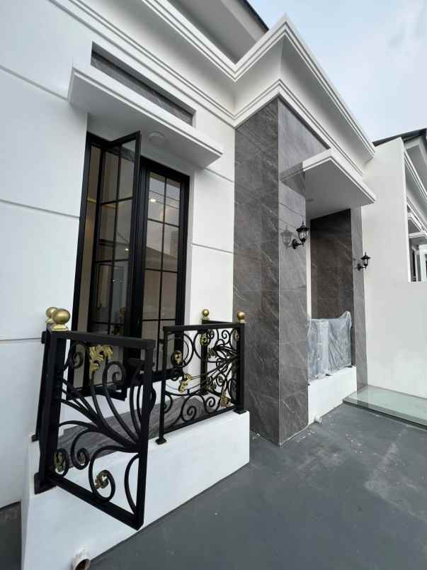 dijual rumah jalan kertajaya indah timur