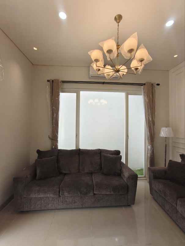 dijual rumah jalan manyar jaya