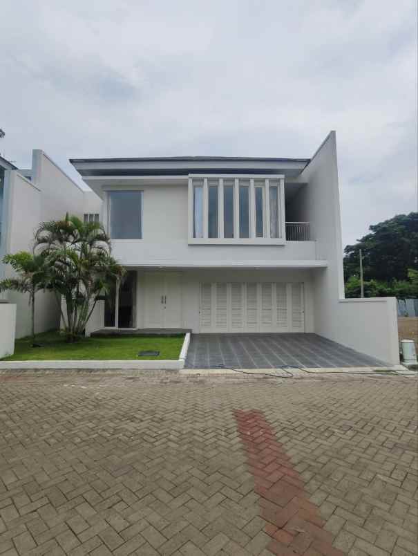 dijual rumah jalan manyar jaya