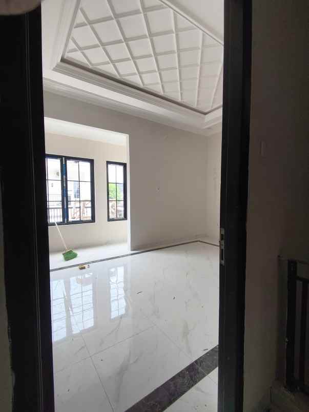 dijual rumah jalan perhubungan
