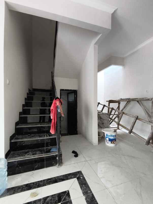 dijual rumah jalan perhubungan