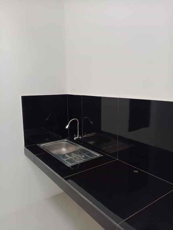 dijual rumah jalan rawa bola