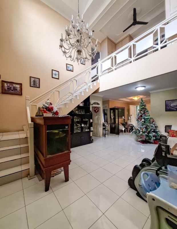 dijual rumah jalan raya bintaro