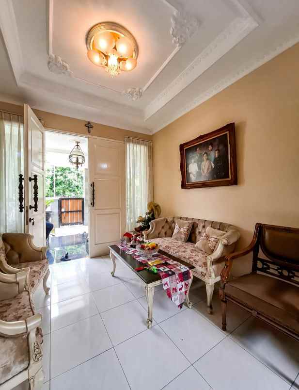 dijual rumah jalan raya bintaro