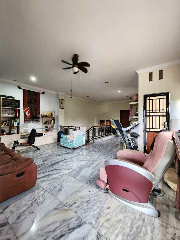 dijual rumah jalan raya bintaro jaya