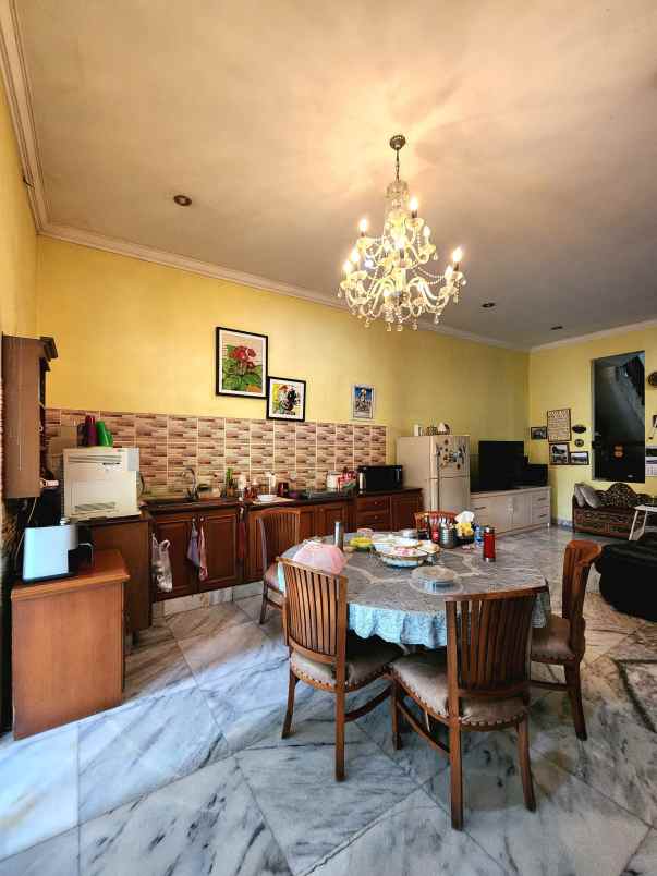 dijual rumah jalan raya bintaro jaya