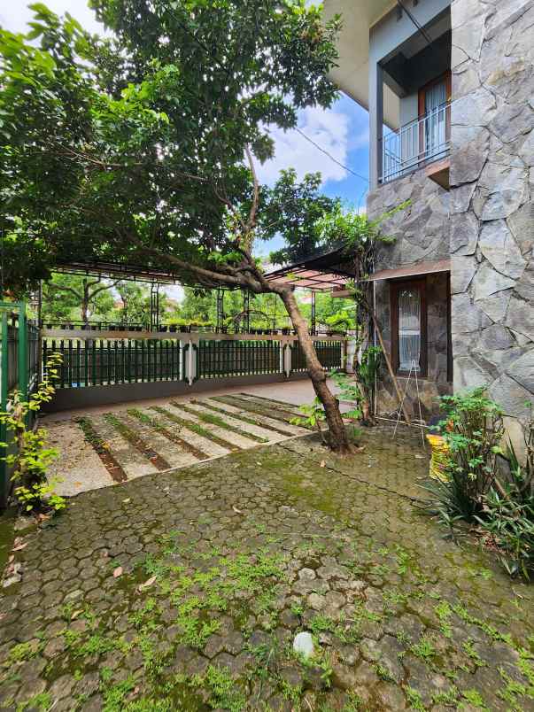 dijual rumah jalan raya bintaro jaya