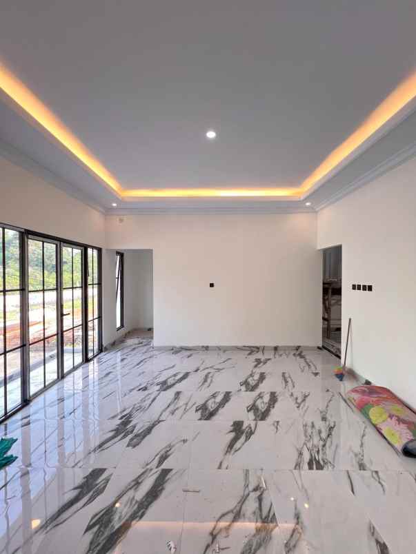 dijual rumah jalan raya jagakarsa