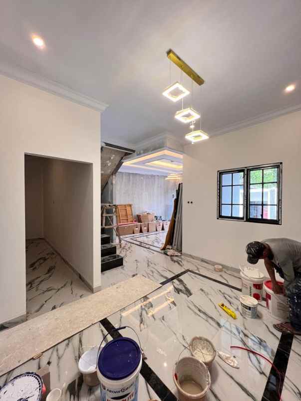 dijual rumah jalan raya jagakarsa