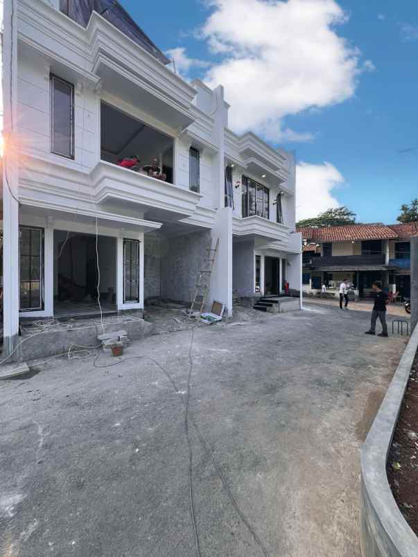 dijual rumah jalan raya jagakarsa