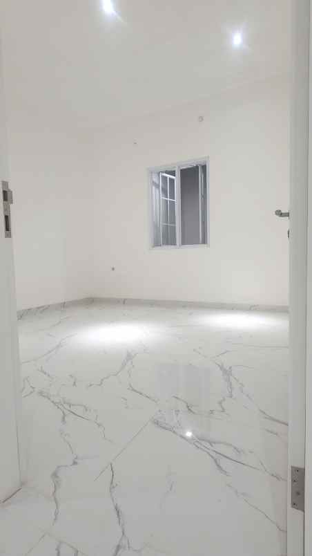 dijual rumah jalan raya joglo jakarta barat