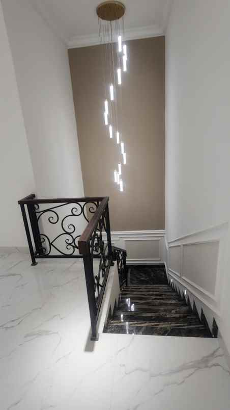 dijual rumah jalan raya joglo jakarta barat