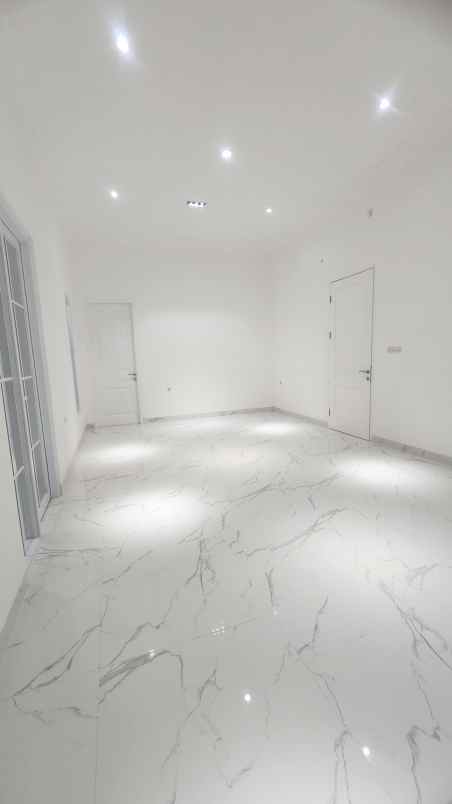 dijual rumah jalan raya joglo jakarta barat