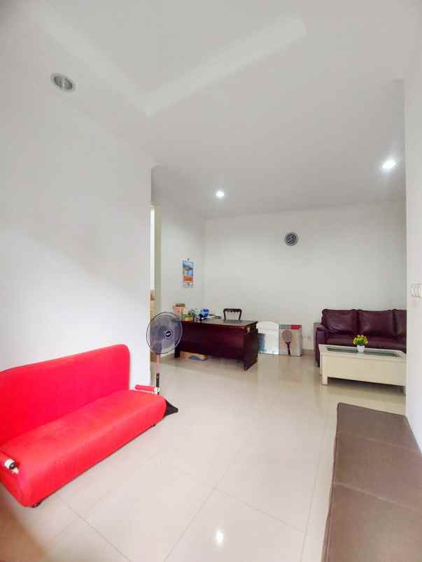 dijual rumah jalan raya lebak bulus